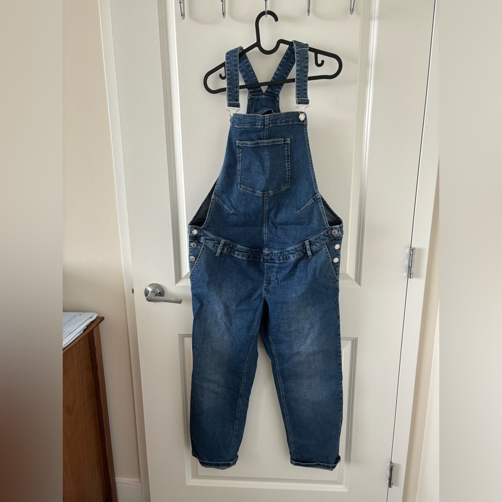 NWOT GAP maternity denim overalls medium